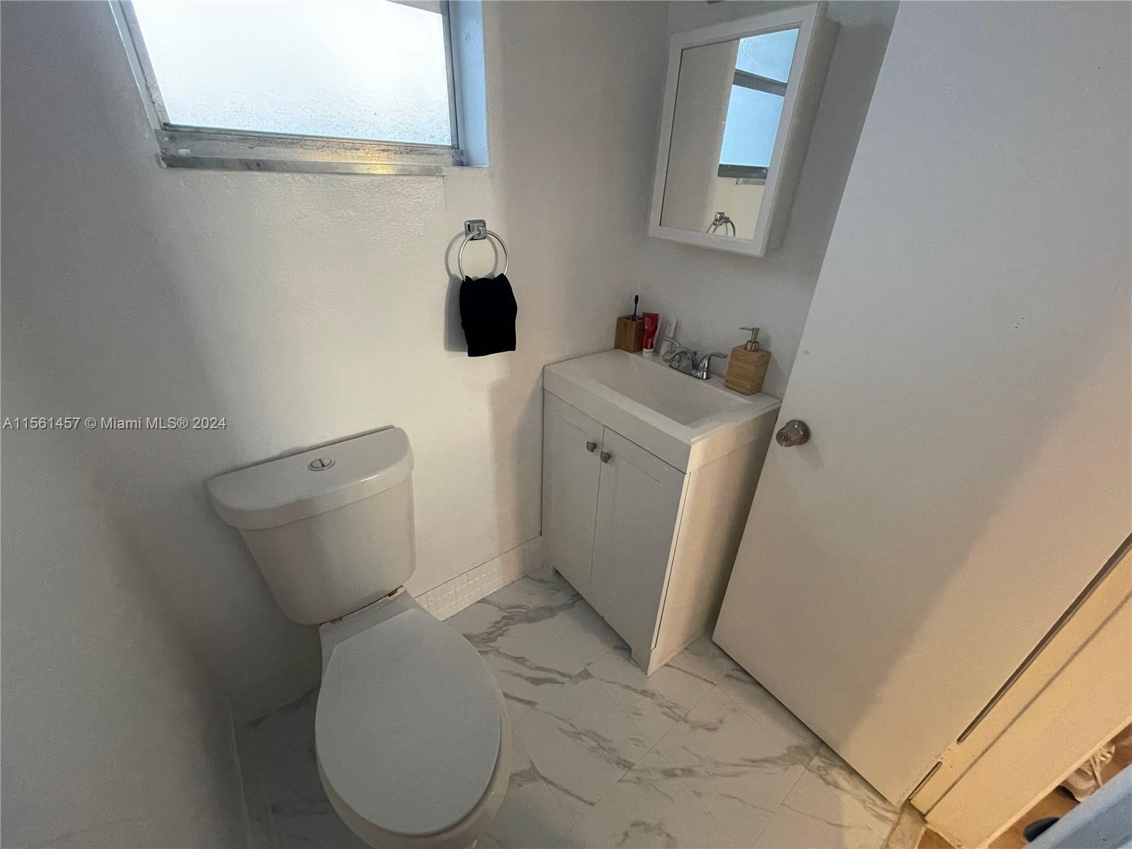1145 Normandy Dr 505, Miami Beach, Florida 33141, 2 Bedrooms Bedrooms, ,1 BathroomBathrooms,Residentiallease,For Rent,1145 Normandy Dr 505,A11561457