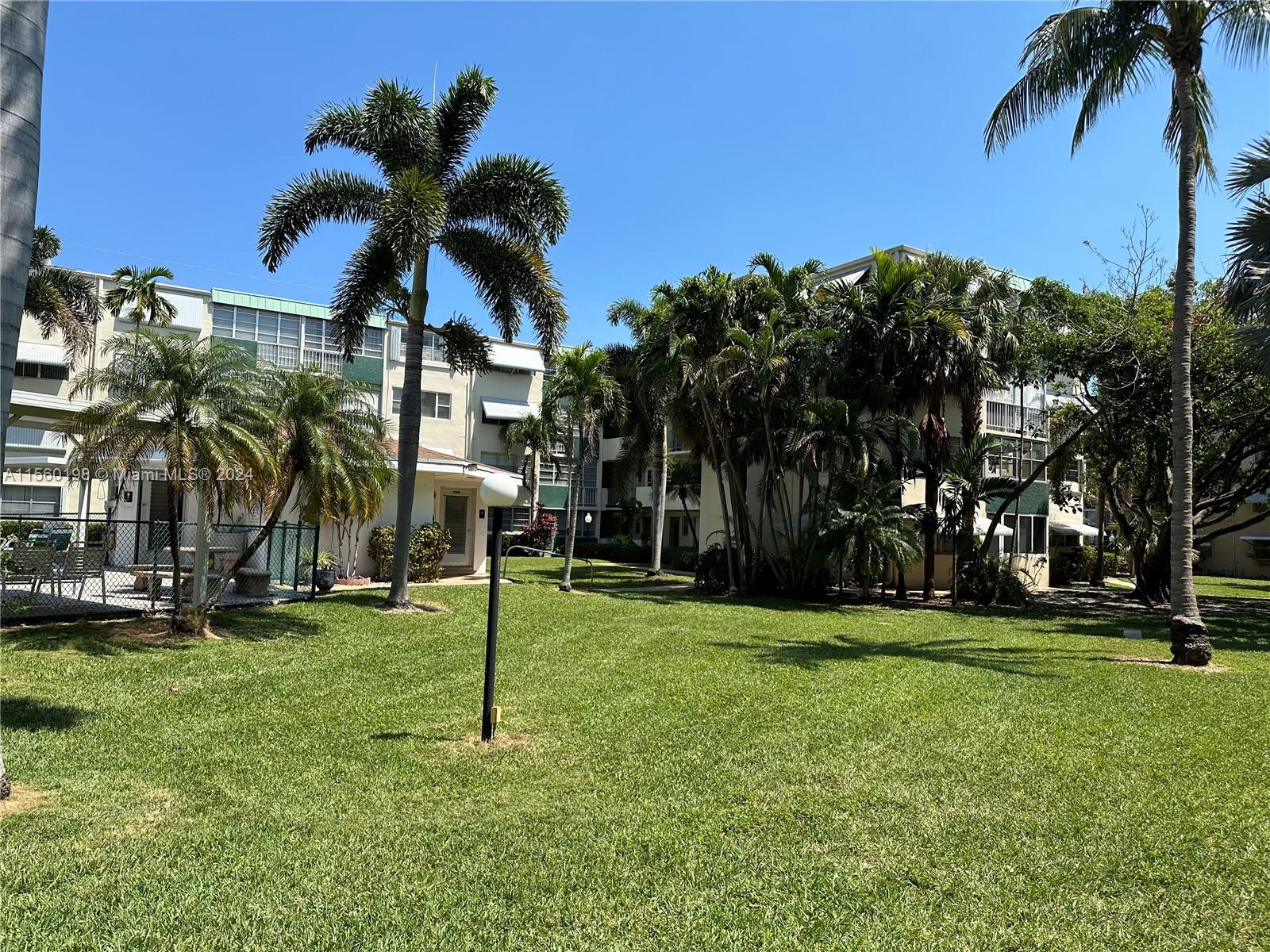 1333 E Hallandale Beach Blvd 404, Hallandale Beach, Florida 33009, 1 Bedroom Bedrooms, ,1 BathroomBathrooms,Residential,For Sale,1333 E Hallandale Beach Blvd 404,A11560198