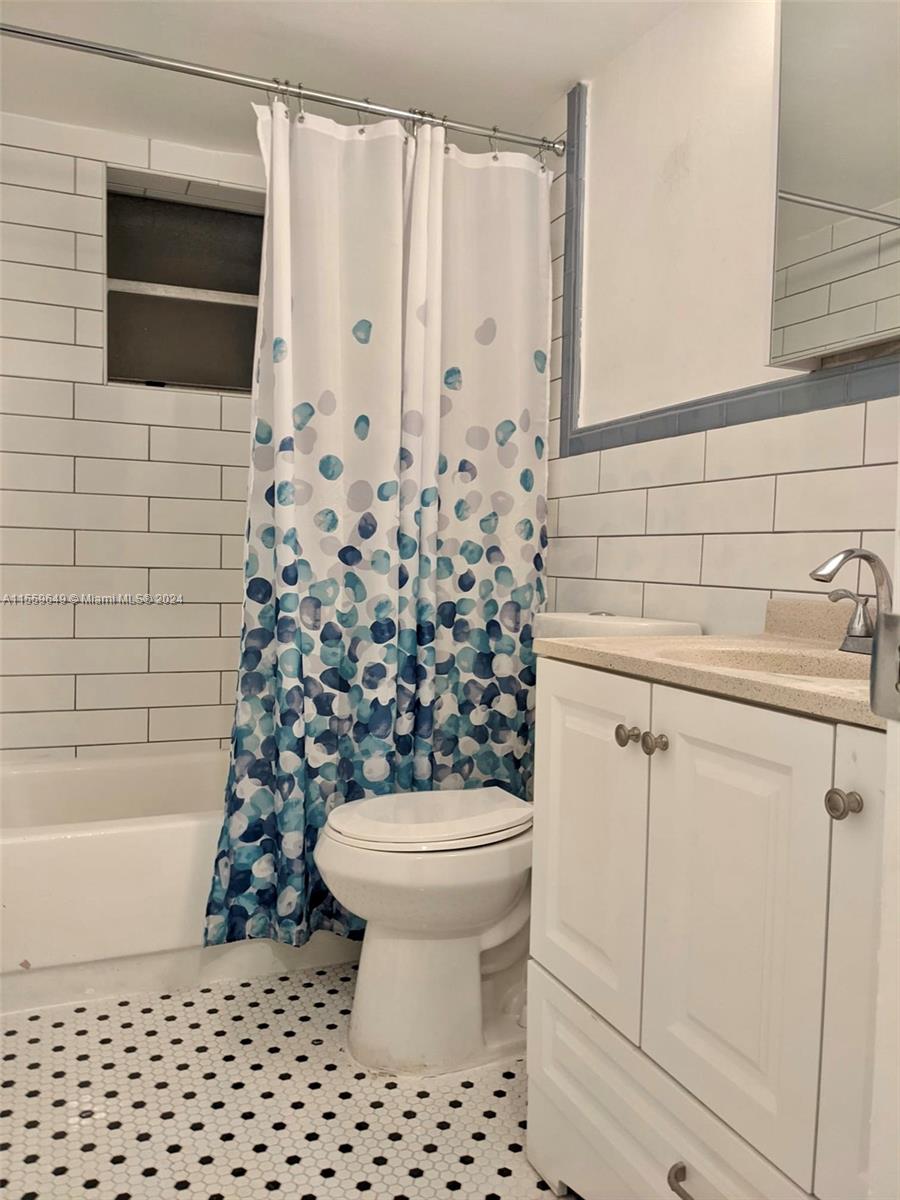 7900 Tatum Waterway Dr 211, Miami Beach, Florida 33141, 2 Bedrooms Bedrooms, ,1 BathroomBathrooms,Residential,For Sale,7900 Tatum Waterway Dr 211,A11559649