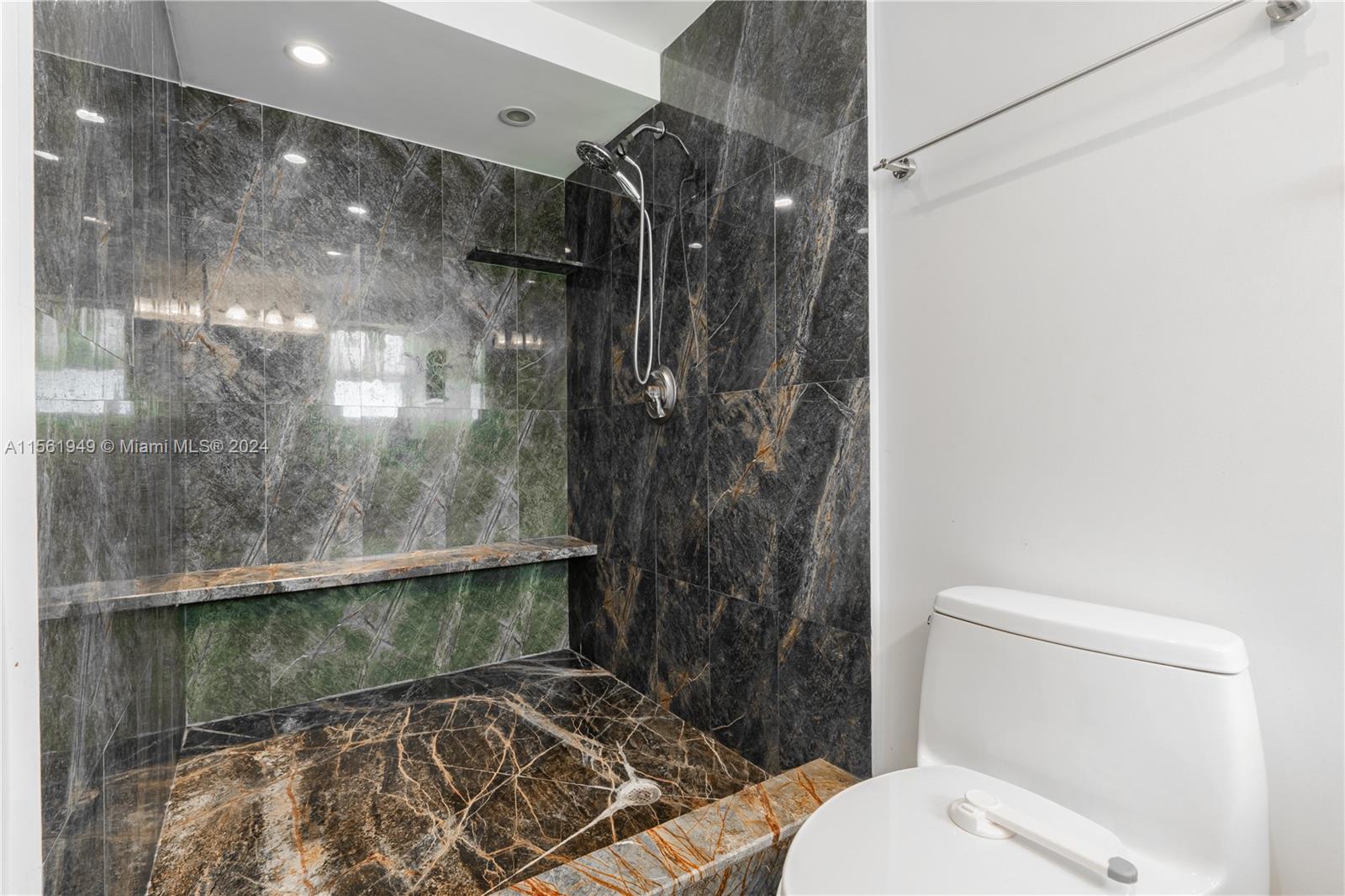 500 NE 12th Ave 701, Hallandale Beach, Florida 33009, 2 Bedrooms Bedrooms, ,2 BathroomsBathrooms,Residential,For Sale,500 NE 12th Ave 701,A11561949