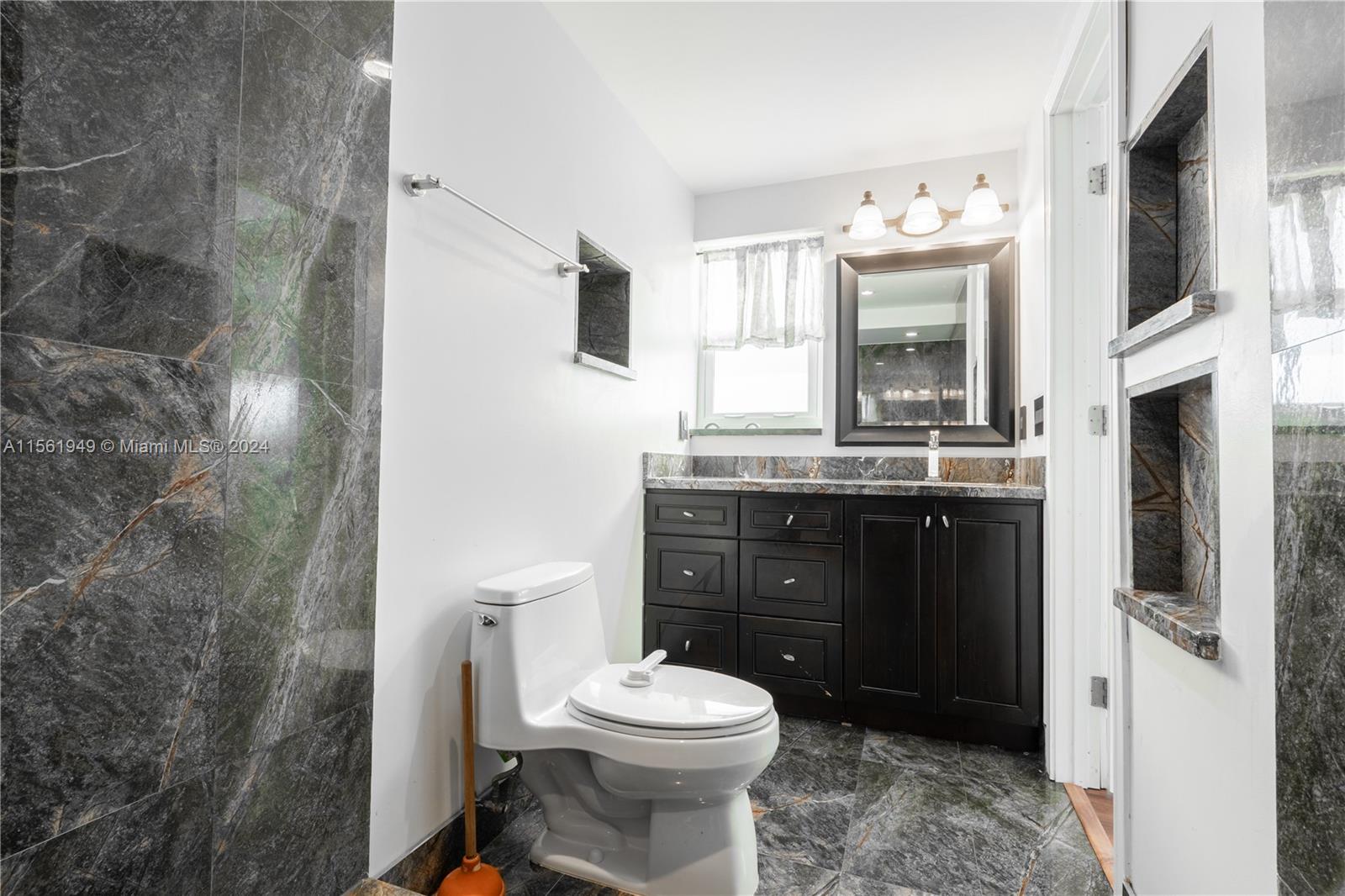 500 NE 12th Ave 701, Hallandale Beach, Florida 33009, 2 Bedrooms Bedrooms, ,2 BathroomsBathrooms,Residential,For Sale,500 NE 12th Ave 701,A11561949