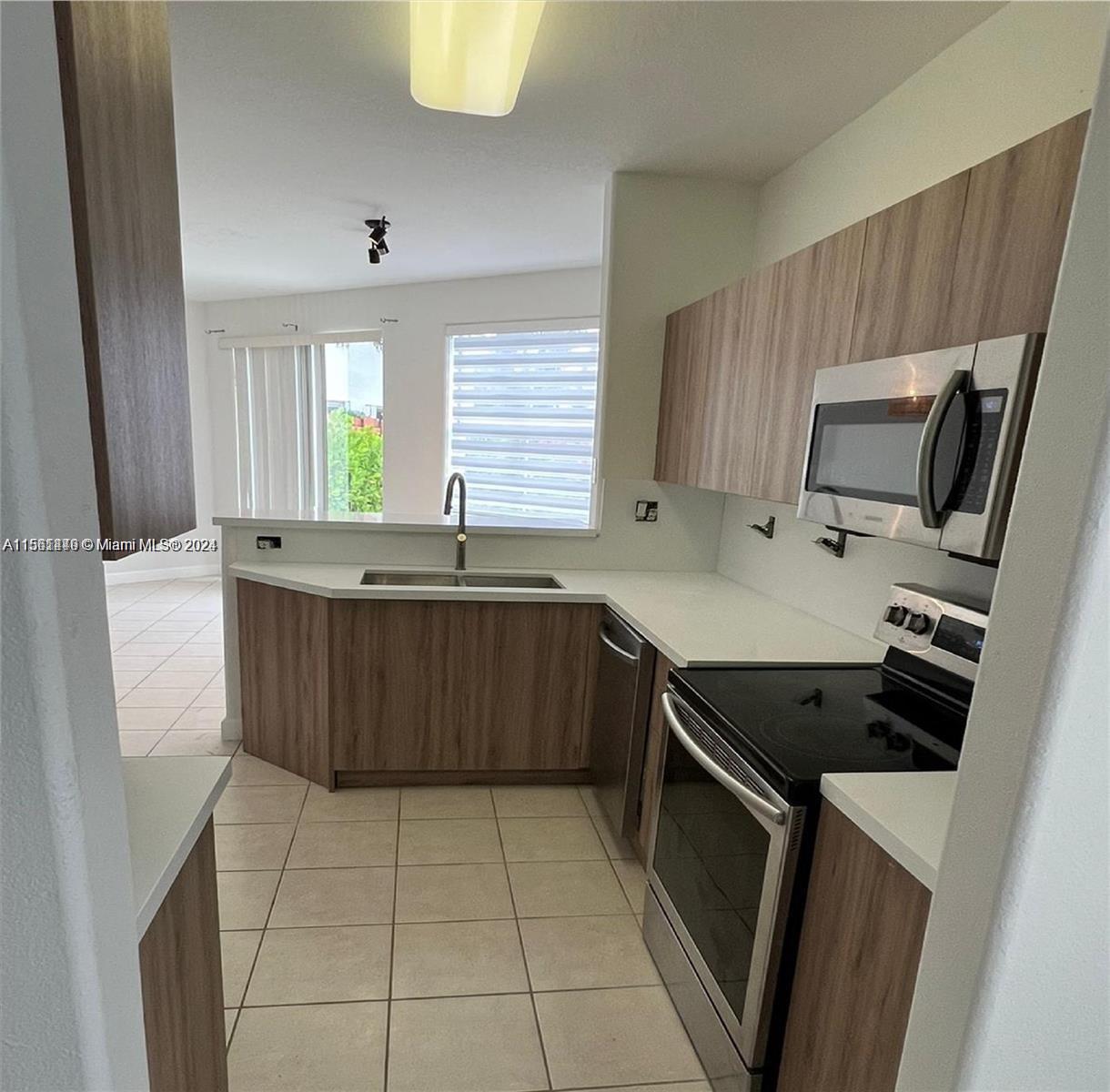 5570 NW 107th Ave 907, Doral, Florida 33178, 4 Bedrooms Bedrooms, ,3 BathroomsBathrooms,Residential,For Sale,5570 NW 107th Ave 907,A11561449