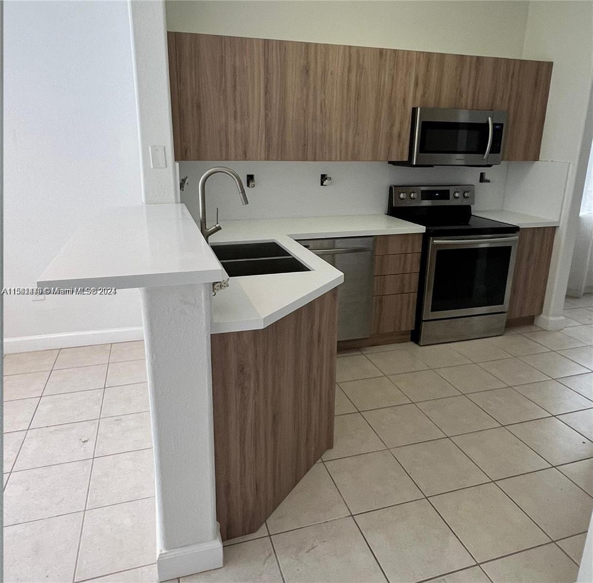 5570 NW 107th Ave 907, Doral, Florida 33178, 4 Bedrooms Bedrooms, ,3 BathroomsBathrooms,Residential,For Sale,5570 NW 107th Ave 907,A11561449