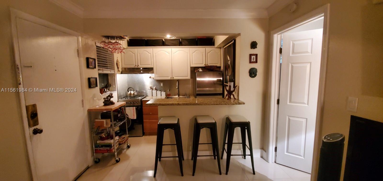 1014 Salzedo St 107, Coral Gables, Florida 33134, 1 Bedroom Bedrooms, ,1 BathroomBathrooms,Residential,For Sale,1014 Salzedo St 107,A11561984