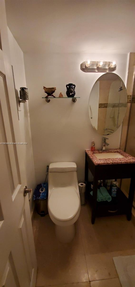 1014 Salzedo St 107, Coral Gables, Florida 33134, 1 Bedroom Bedrooms, ,1 BathroomBathrooms,Residential,For Sale,1014 Salzedo St 107,A11561984