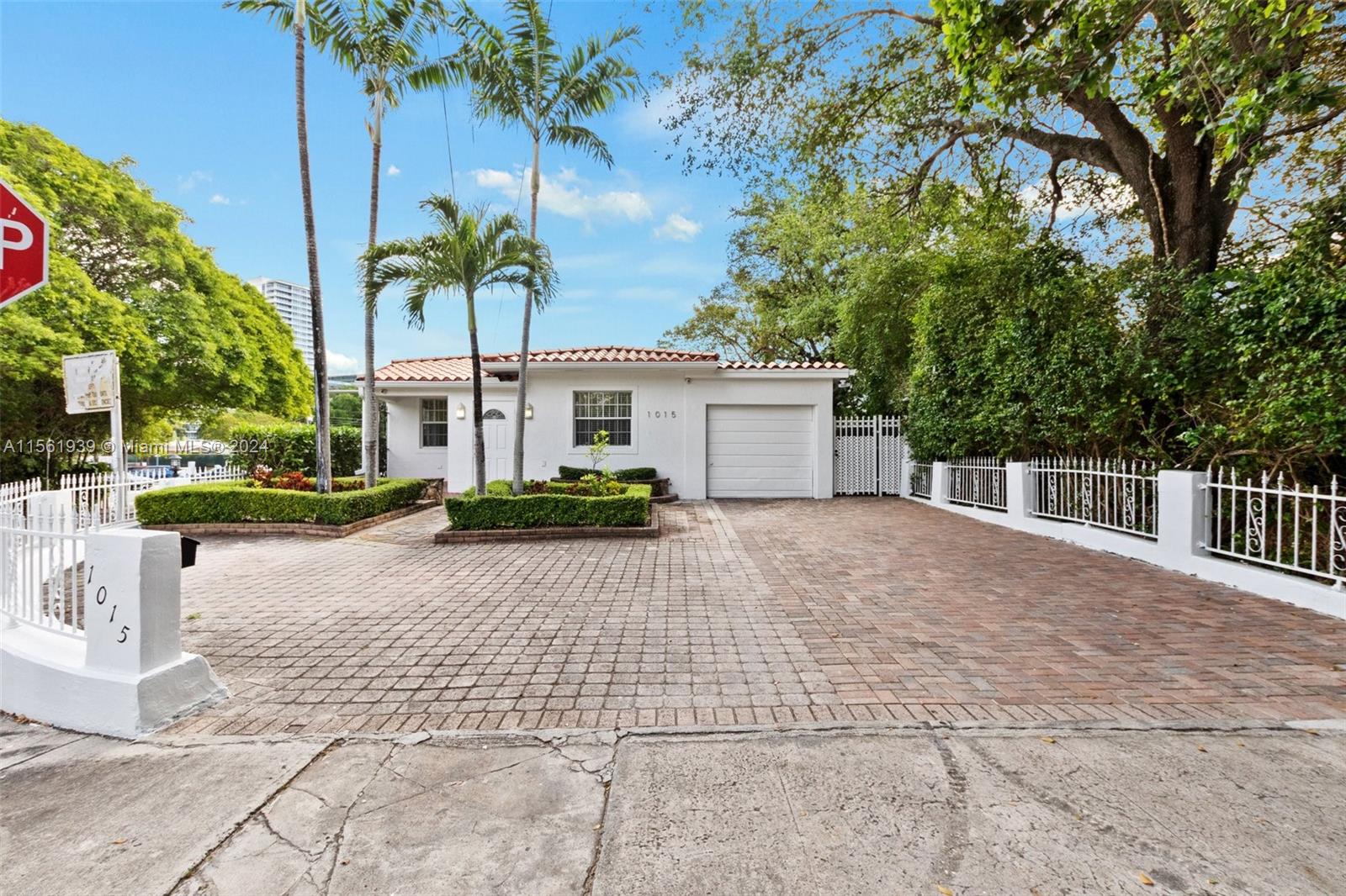 1015 NW 17th Ct, Miami, Florida 33125, 4 Bedrooms Bedrooms, ,3 BathroomsBathrooms,Residentiallease,For Rent,1015 NW 17th Ct,A11561939