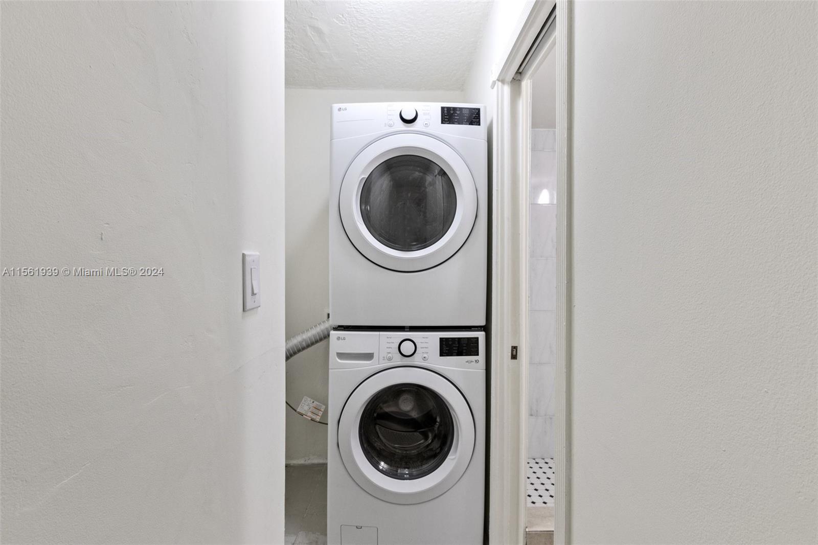 1015 NW 17th Ct, Miami, Florida 33125, 4 Bedrooms Bedrooms, ,3 BathroomsBathrooms,Residentiallease,For Rent,1015 NW 17th Ct,A11561939