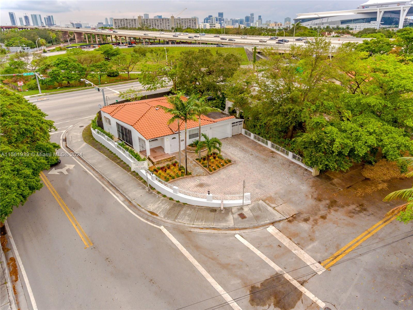 1015 NW 17th Ct, Miami, Florida 33125, 4 Bedrooms Bedrooms, ,3 BathroomsBathrooms,Residentiallease,For Rent,1015 NW 17th Ct,A11561939