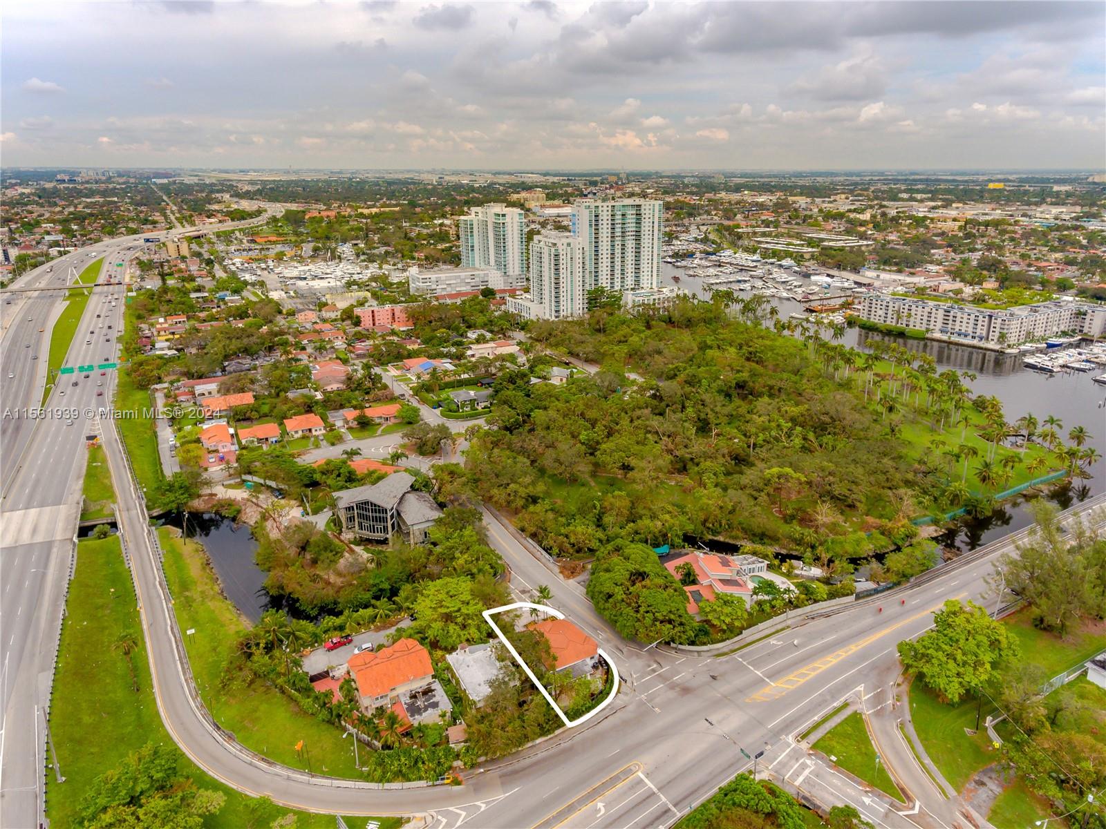 1015 NW 17th Ct, Miami, Florida 33125, 4 Bedrooms Bedrooms, ,3 BathroomsBathrooms,Residentiallease,For Rent,1015 NW 17th Ct,A11561939