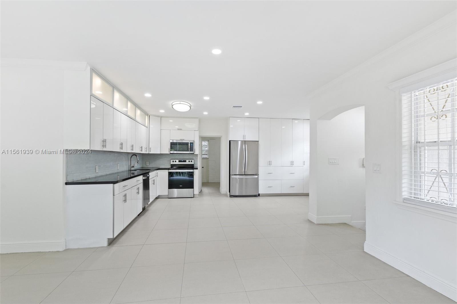 1015 NW 17th Ct, Miami, Florida 33125, 4 Bedrooms Bedrooms, ,3 BathroomsBathrooms,Residentiallease,For Rent,1015 NW 17th Ct,A11561939