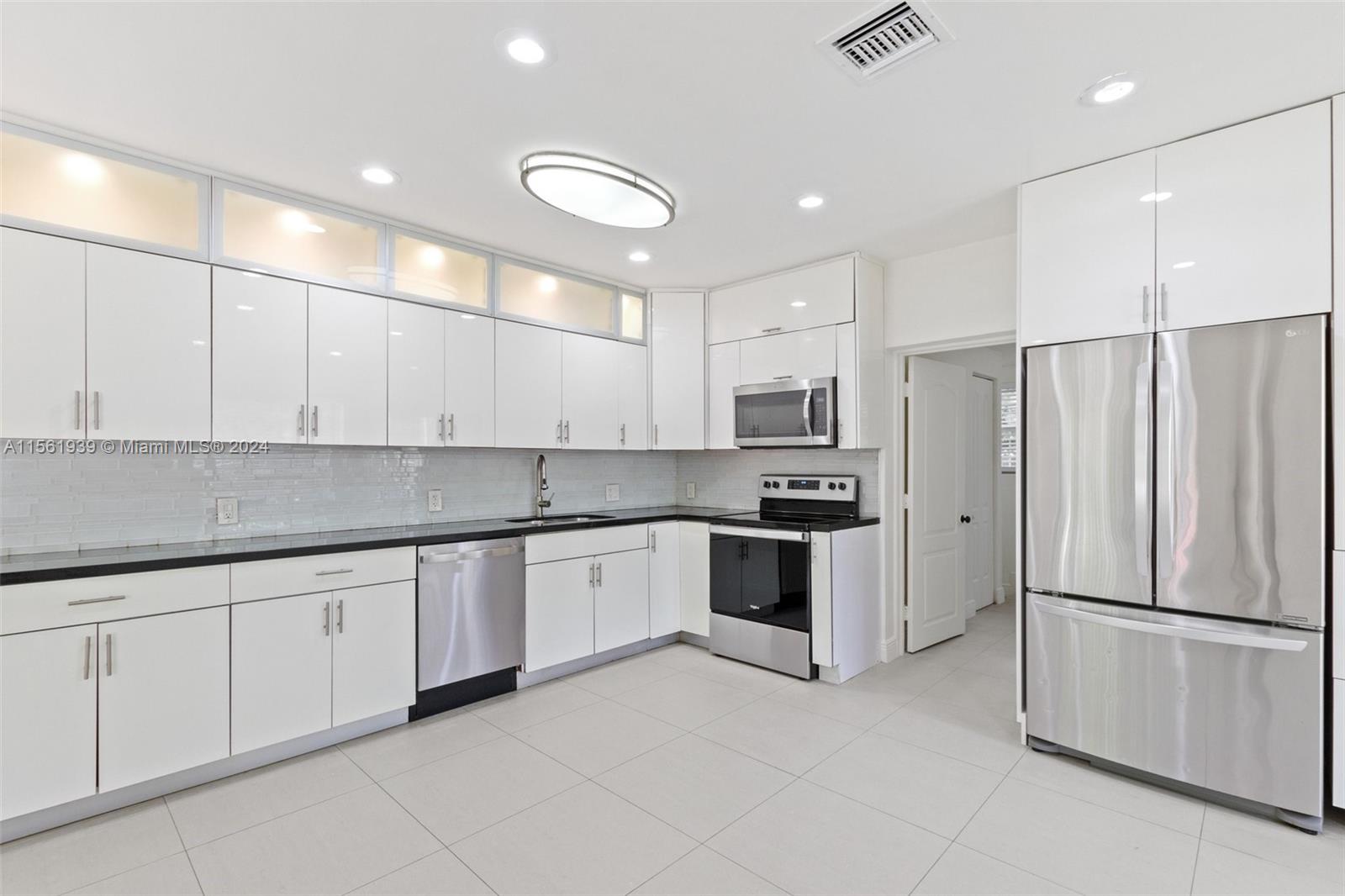 1015 NW 17th Ct, Miami, Florida 33125, 4 Bedrooms Bedrooms, ,3 BathroomsBathrooms,Residentiallease,For Rent,1015 NW 17th Ct,A11561939