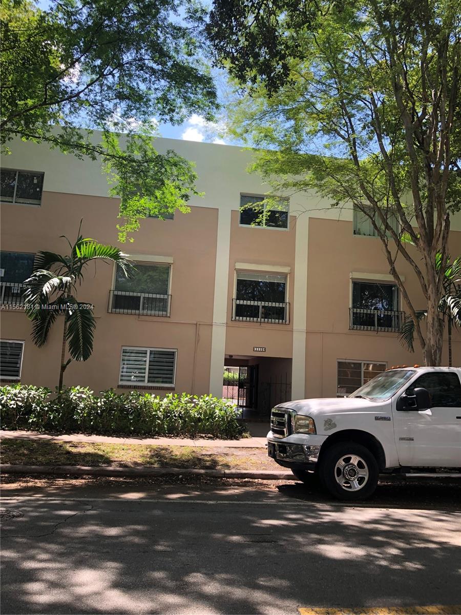1110 Salzedo St 2G, Coral Gables, Florida 33134, 2 Bedrooms Bedrooms, ,1 BathroomBathrooms,Residentiallease,For Rent,1110 Salzedo St 2G,A11562181