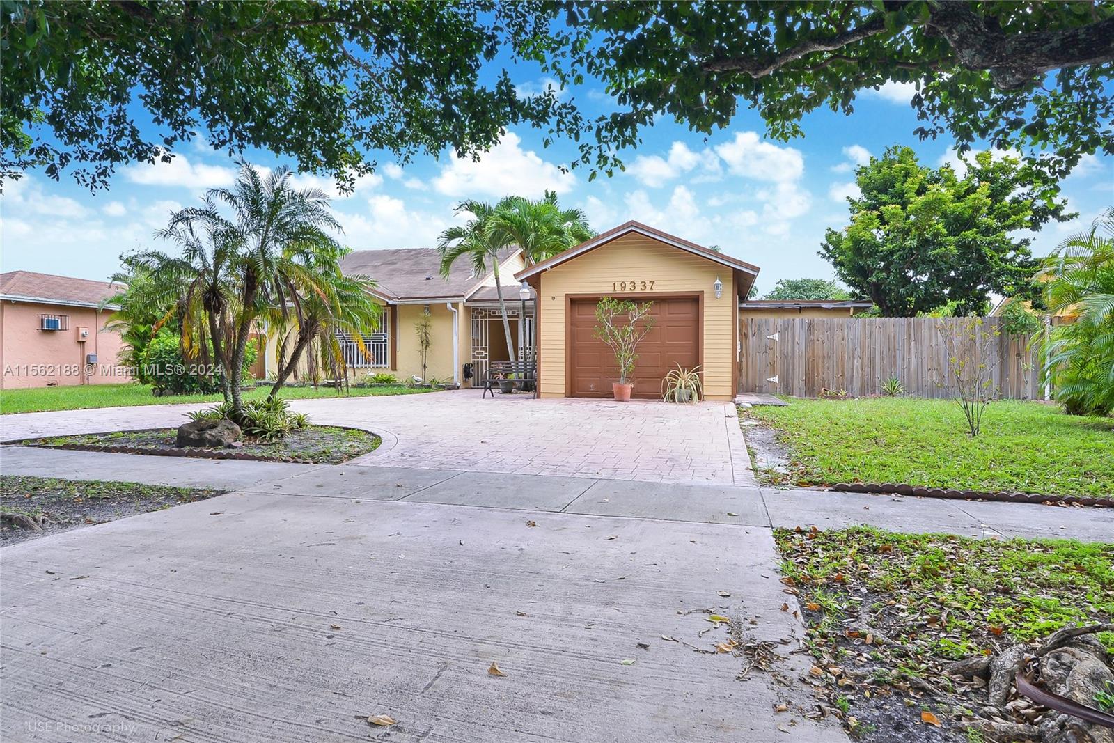 19337 NW 62nd Ave A, Hialeah, Florida 33015, 5 Bedrooms Bedrooms, ,2 BathroomsBathrooms,Residentiallease,For Rent,19337 NW 62nd Ave A,A11562188