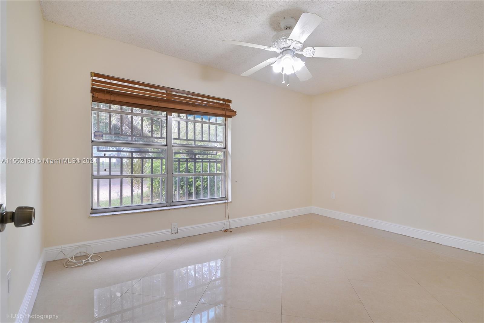 19337 NW 62nd Ave A, Hialeah, Florida 33015, 5 Bedrooms Bedrooms, ,2 BathroomsBathrooms,Residentiallease,For Rent,19337 NW 62nd Ave A,A11562188