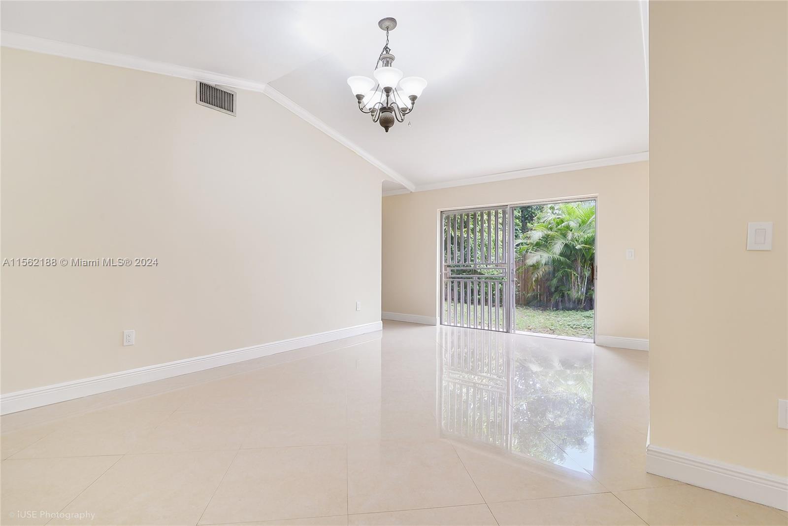 19337 NW 62nd Ave A, Hialeah, Florida 33015, 5 Bedrooms Bedrooms, ,2 BathroomsBathrooms,Residentiallease,For Rent,19337 NW 62nd Ave A,A11562188