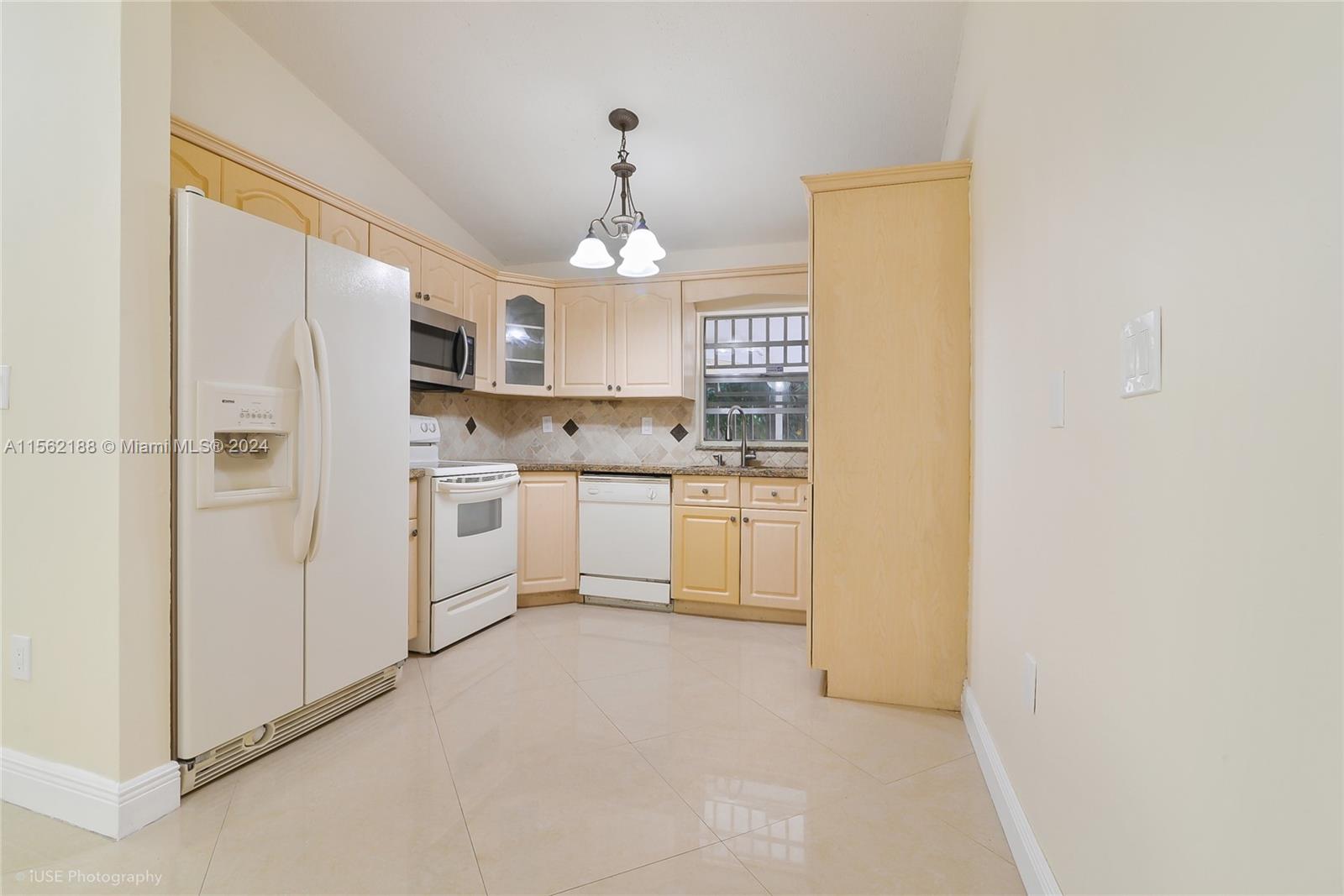 19337 NW 62nd Ave A, Hialeah, Florida 33015, 5 Bedrooms Bedrooms, ,2 BathroomsBathrooms,Residentiallease,For Rent,19337 NW 62nd Ave A,A11562188