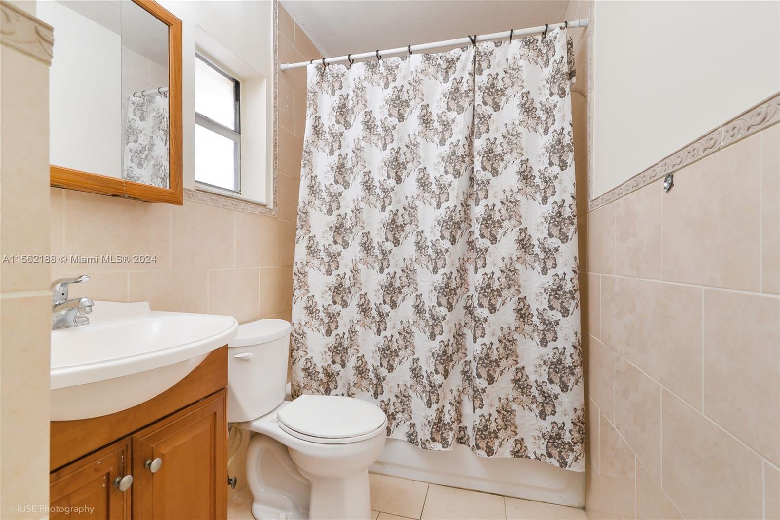 19337 NW 62nd Ave A, Hialeah, Florida 33015, 5 Bedrooms Bedrooms, ,2 BathroomsBathrooms,Residentiallease,For Rent,19337 NW 62nd Ave A,A11562188