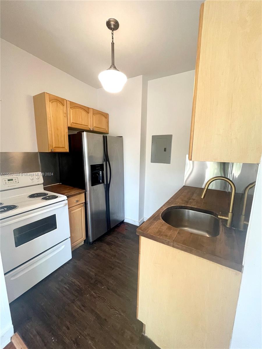 4035 N Meridian Ave 304, Miami Beach, Florida 33140, 1 Bedroom Bedrooms, ,1 BathroomBathrooms,Residentiallease,For Rent,4035 N Meridian Ave 304,A11562180