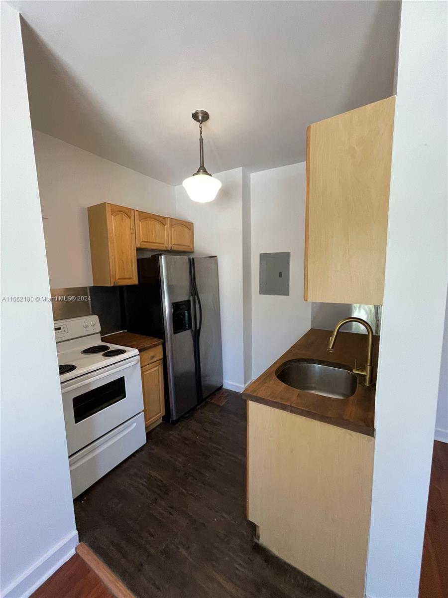 4035 N Meridian Ave 304, Miami Beach, Florida 33140, 1 Bedroom Bedrooms, ,1 BathroomBathrooms,Residentiallease,For Rent,4035 N Meridian Ave 304,A11562180