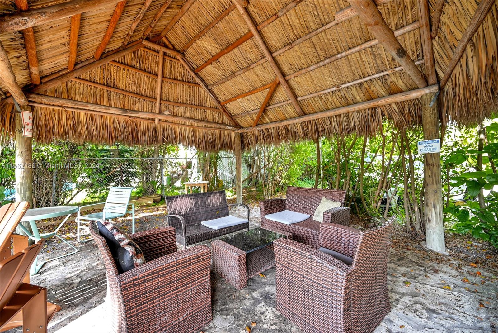 4035 N Meridian Ave 304, Miami Beach, Florida 33140, 1 Bedroom Bedrooms, ,1 BathroomBathrooms,Residentiallease,For Rent,4035 N Meridian Ave 304,A11562180