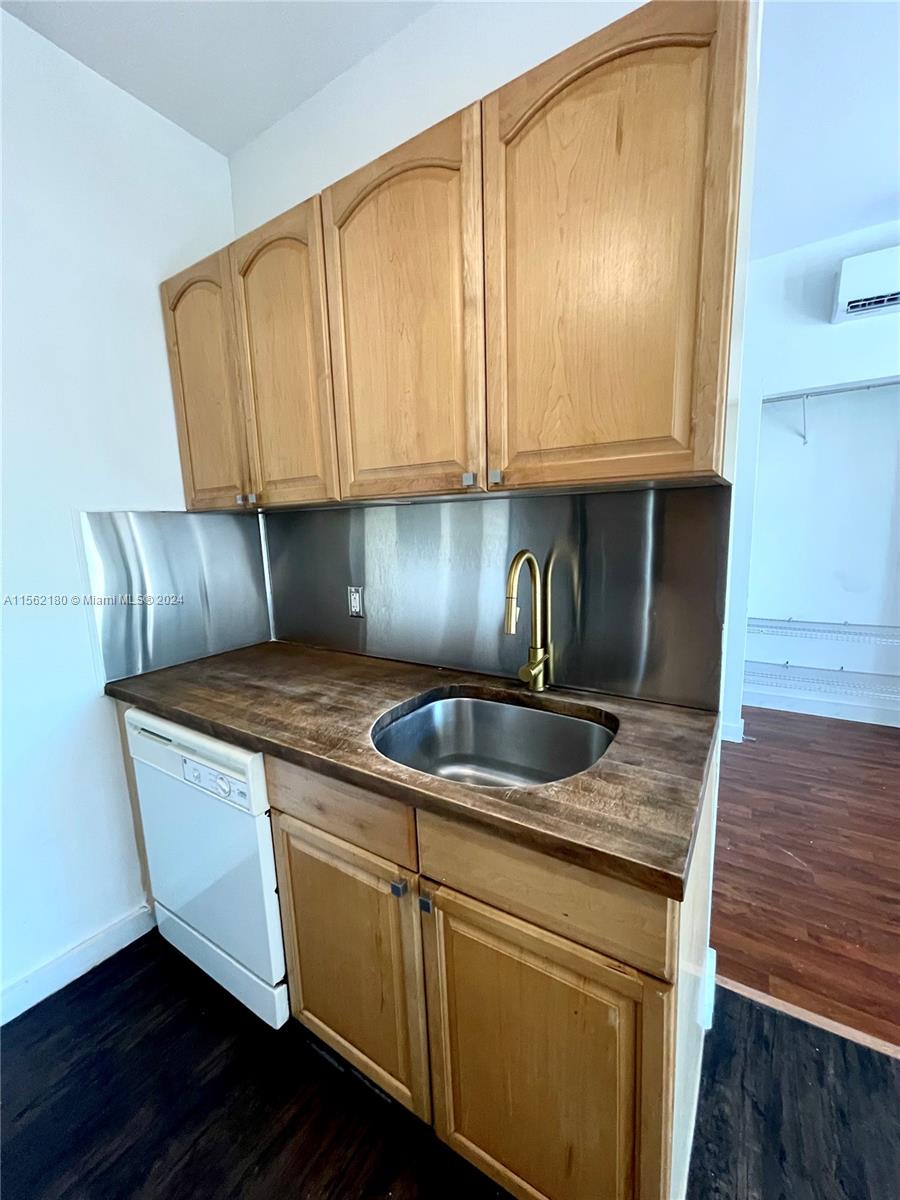 4035 N Meridian Ave 304, Miami Beach, Florida 33140, 1 Bedroom Bedrooms, ,1 BathroomBathrooms,Residentiallease,For Rent,4035 N Meridian Ave 304,A11562180