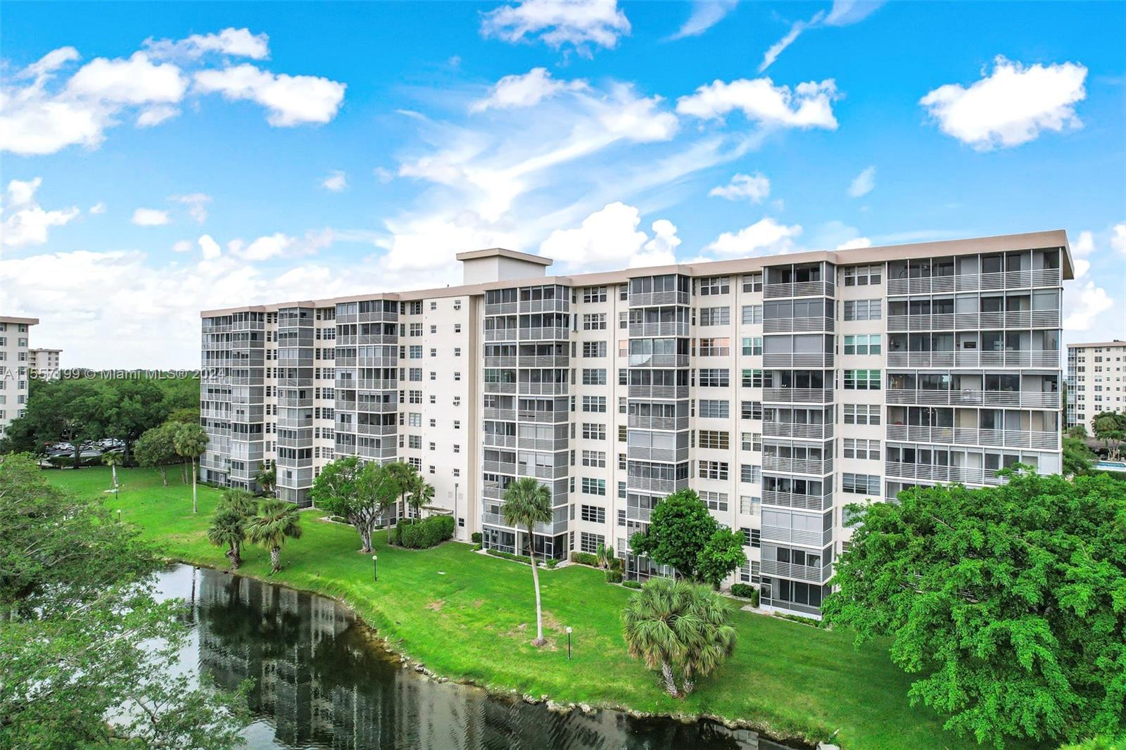 3510 Oaks Way 809, Pompano Beach, Florida 33069, 3 Bedrooms Bedrooms, ,2 BathroomsBathrooms,Residential,For Sale,3510 Oaks Way 809,A11557199