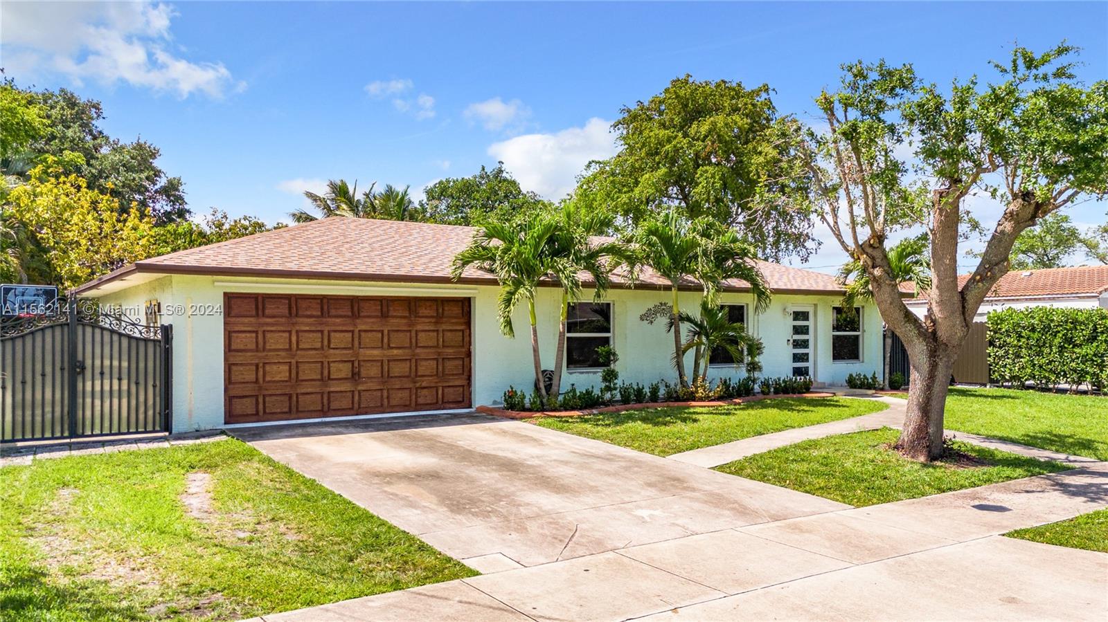 2427 SW 44th Ter  For Sale A11562141, FL