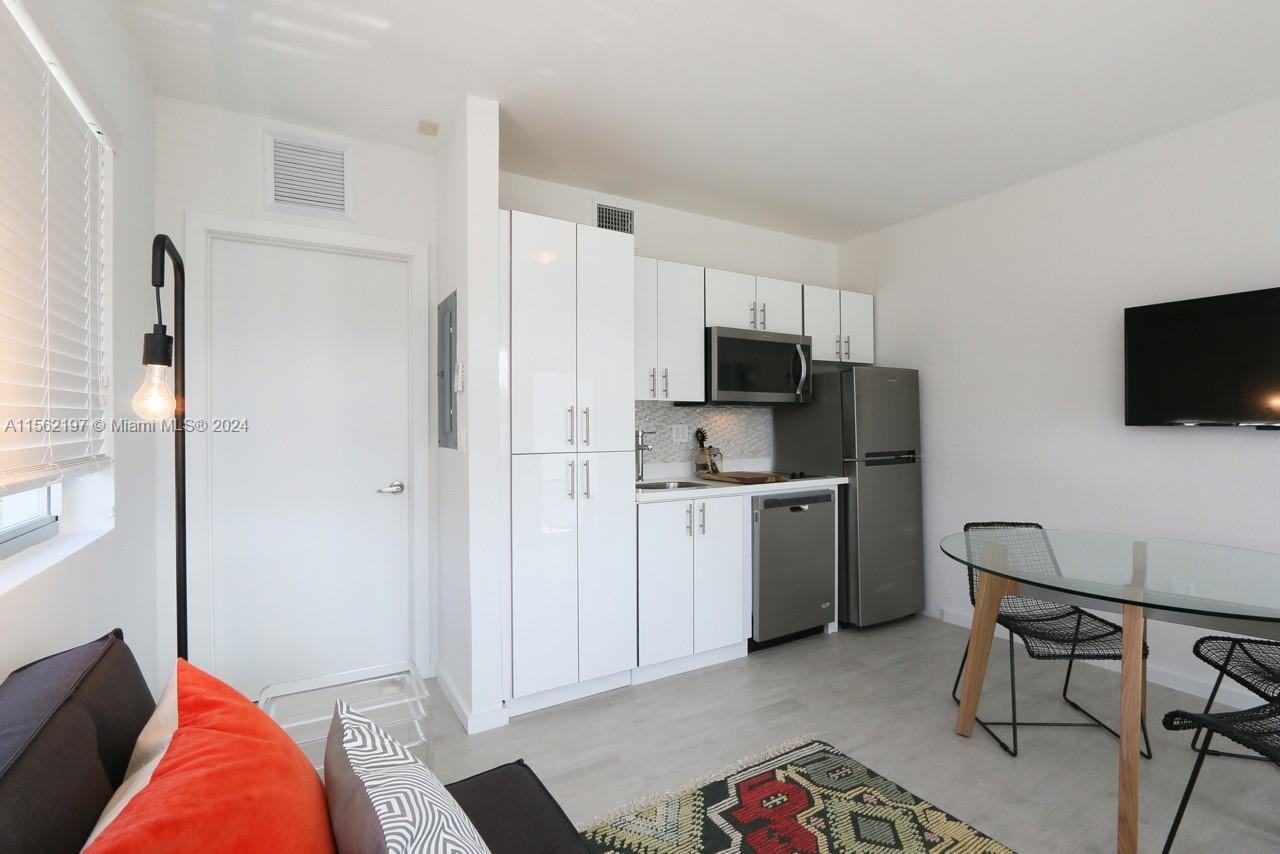 1601 Meridian Ave 210, Miami Beach, Florida 33139, 1 Bedroom Bedrooms, ,1 BathroomBathrooms,Residentiallease,For Rent,1601 Meridian Ave 210,A11562197