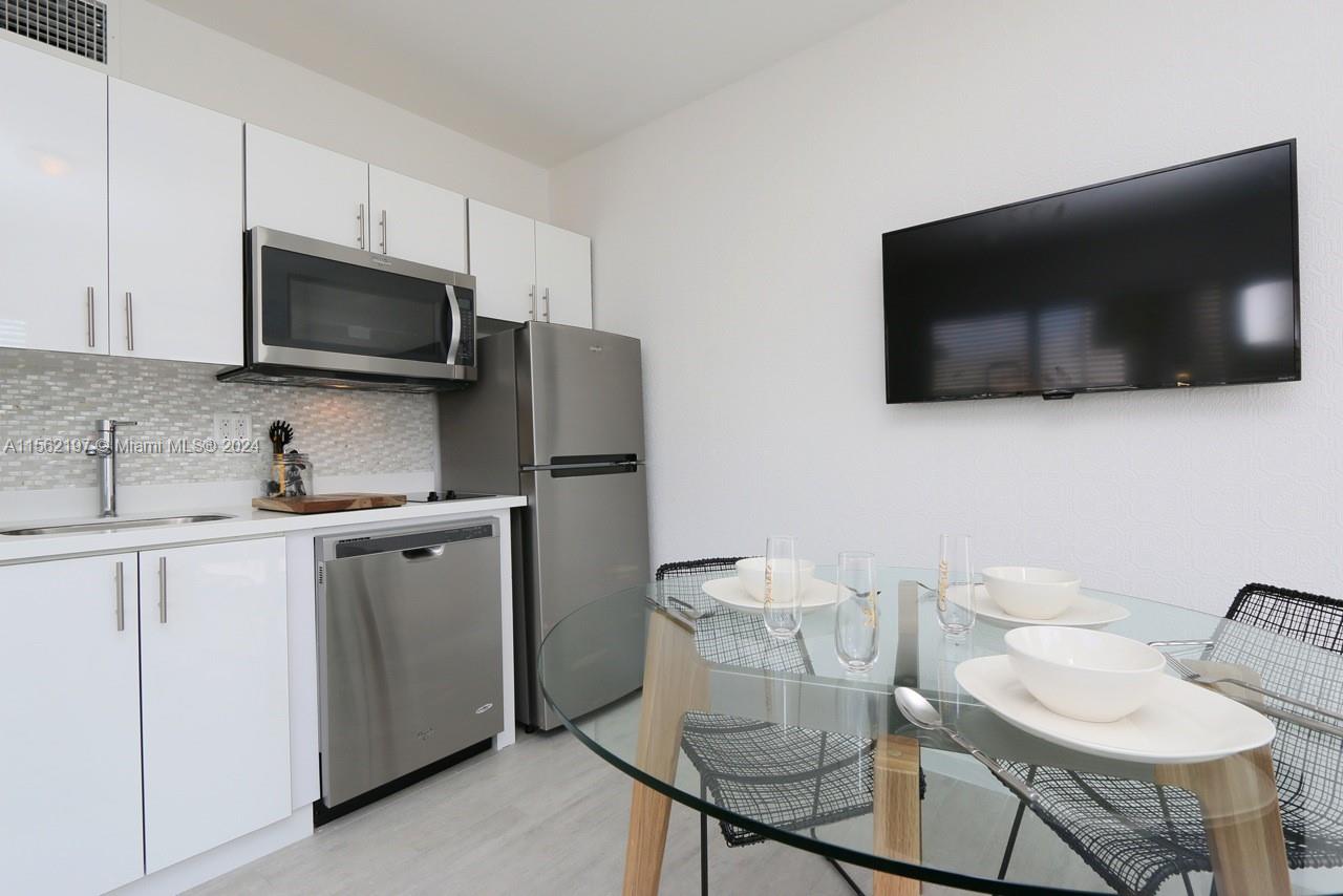 1601 Meridian Ave 210, Miami Beach, Florida 33139, 1 Bedroom Bedrooms, ,1 BathroomBathrooms,Residentiallease,For Rent,1601 Meridian Ave 210,A11562197