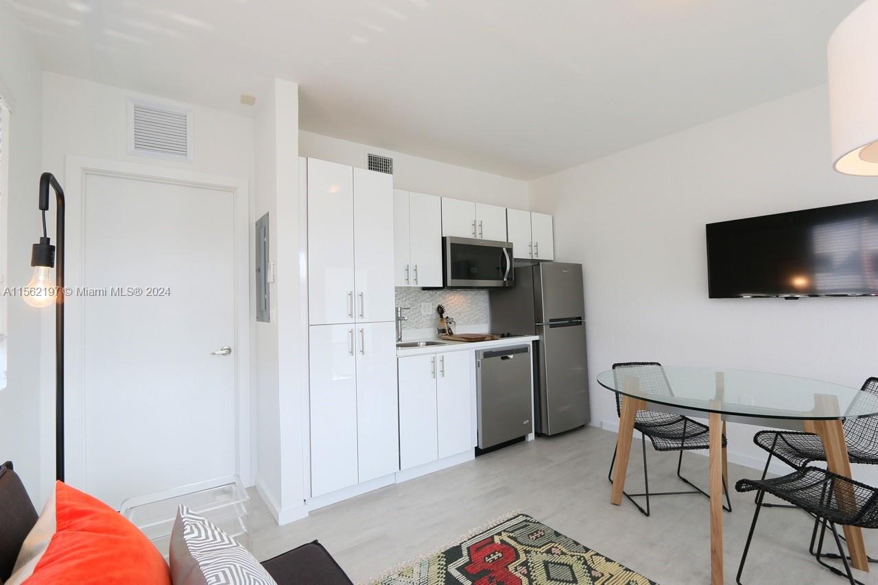 1601 Meridian Ave 210, Miami Beach, Florida 33139, 1 Bedroom Bedrooms, ,1 BathroomBathrooms,Residentiallease,For Rent,1601 Meridian Ave 210,A11562197