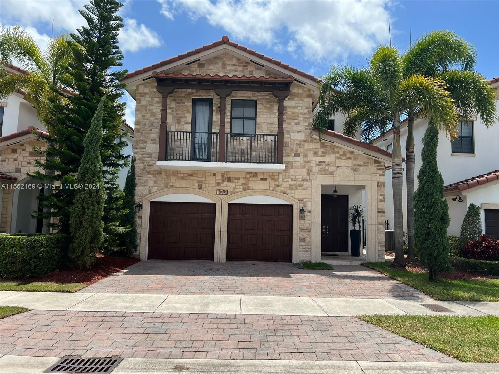10494 NW 70th Ln, Doral, Florida 33178, 5 Bedrooms Bedrooms, ,4 BathroomsBathrooms,Residential,For Sale,10494 NW 70th Ln,A11562169
