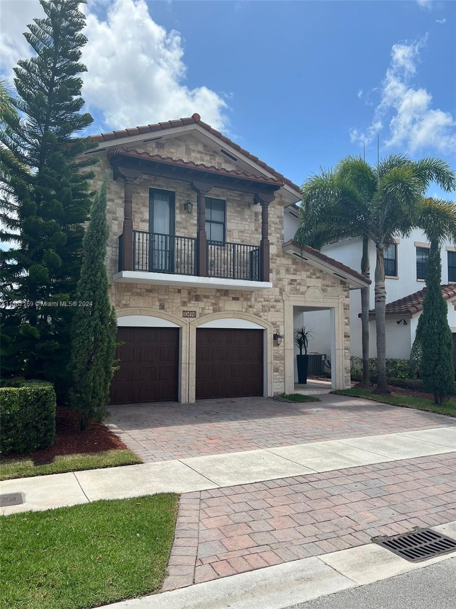 10494 NW 70th Ln, Doral, Florida 33178, 5 Bedrooms Bedrooms, ,4 BathroomsBathrooms,Residential,For Sale,10494 NW 70th Ln,A11562169