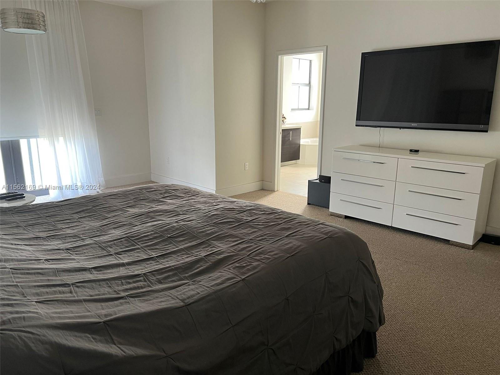 10494 NW 70th Ln, Doral, Florida 33178, 5 Bedrooms Bedrooms, ,4 BathroomsBathrooms,Residential,For Sale,10494 NW 70th Ln,A11562169