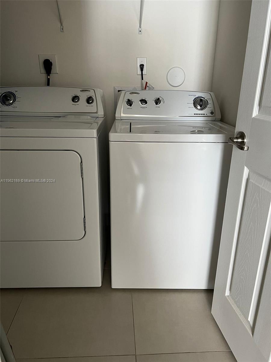 10494 NW 70th Ln, Doral, Florida 33178, 5 Bedrooms Bedrooms, ,4 BathroomsBathrooms,Residential,For Sale,10494 NW 70th Ln,A11562169