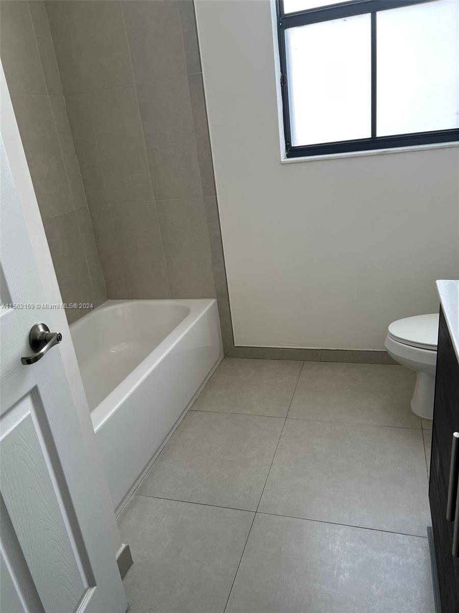 10494 NW 70th Ln, Doral, Florida 33178, 5 Bedrooms Bedrooms, ,4 BathroomsBathrooms,Residential,For Sale,10494 NW 70th Ln,A11562169