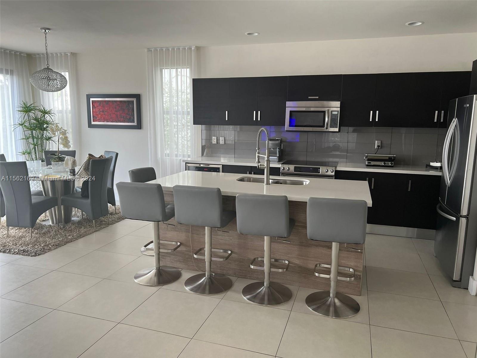 10494 NW 70th Ln, Doral, Florida 33178, 5 Bedrooms Bedrooms, ,4 BathroomsBathrooms,Residential,For Sale,10494 NW 70th Ln,A11562169