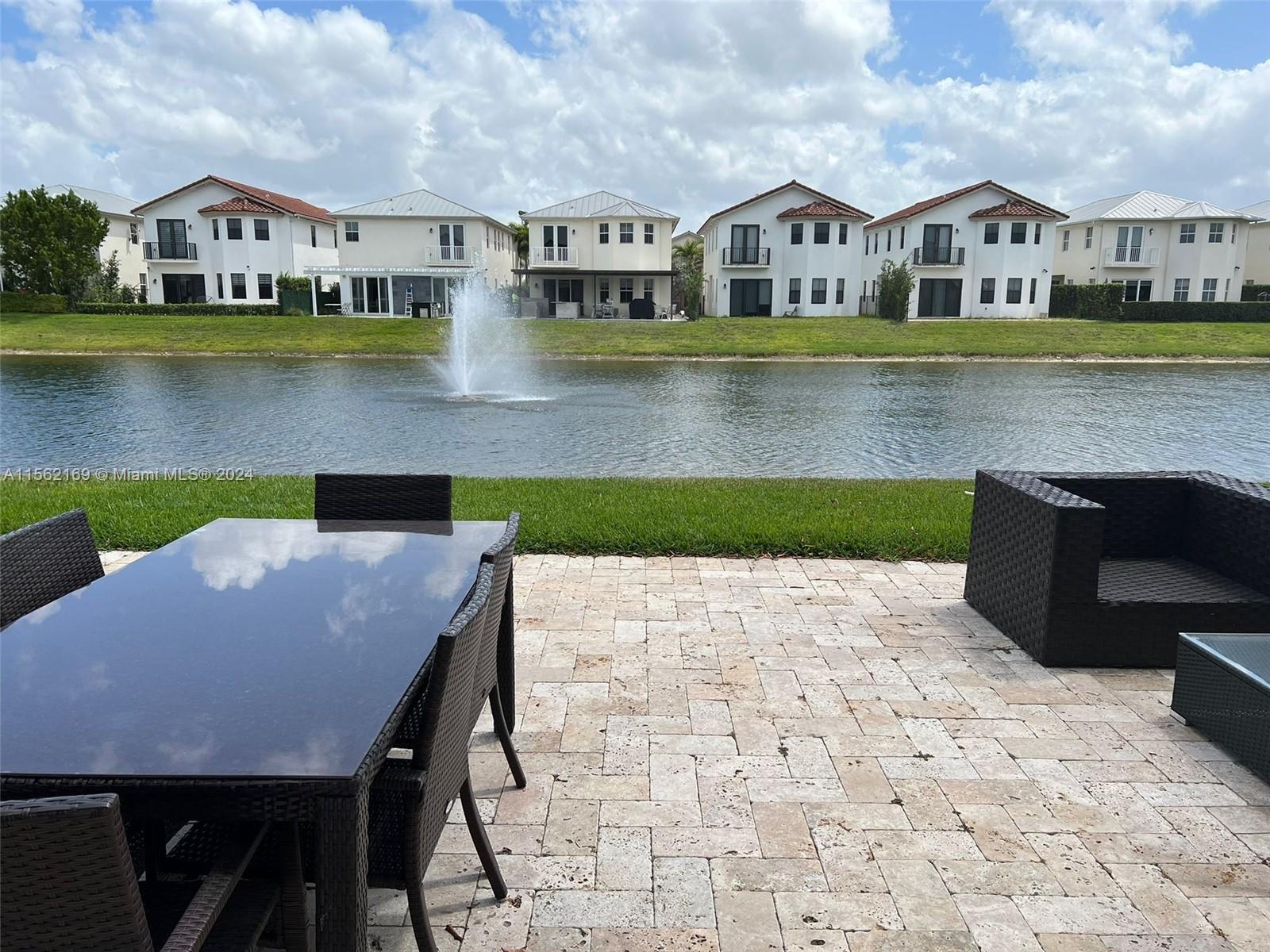 10494 NW 70th Ln, Doral, Florida 33178, 5 Bedrooms Bedrooms, ,4 BathroomsBathrooms,Residential,For Sale,10494 NW 70th Ln,A11562169