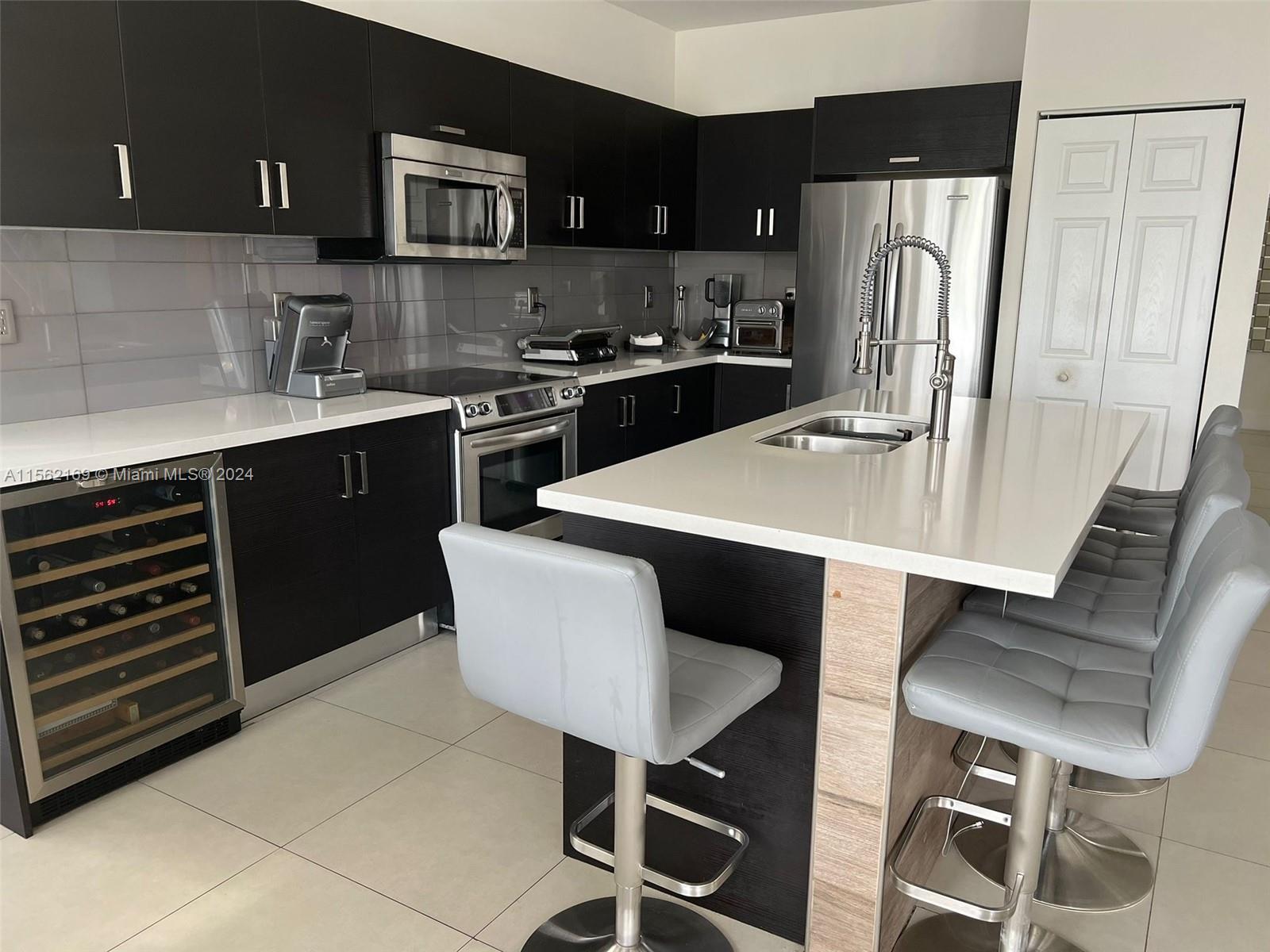 10494 NW 70th Ln, Doral, Florida 33178, 5 Bedrooms Bedrooms, ,4 BathroomsBathrooms,Residential,For Sale,10494 NW 70th Ln,A11562169