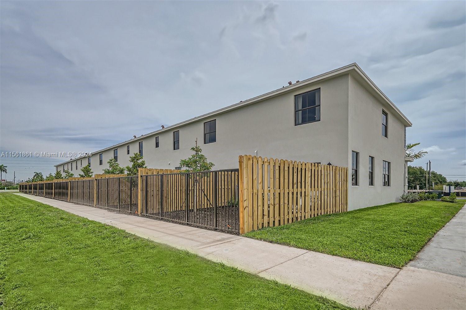 430 NE 12th St 430, Florida City, Florida 33034, 3 Bedrooms Bedrooms, ,2 BathroomsBathrooms,Residentiallease,For Rent,430 NE 12th St 430,A11561861