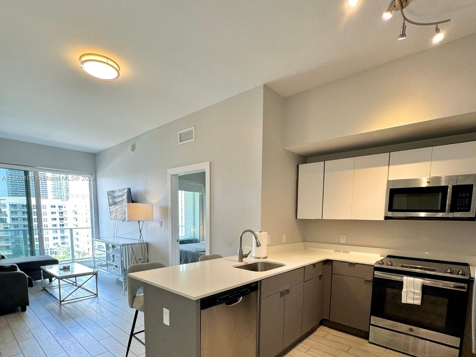 321 NE 26th St 801, Miami, Florida 33137, 2 Bedrooms Bedrooms, ,2 BathroomsBathrooms,Residentiallease,For Rent,321 NE 26th St 801,A11562109