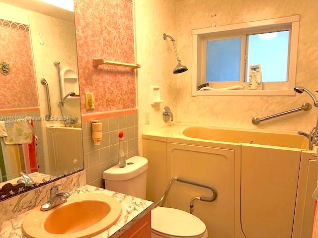 807 N 32nd Ave, Hollywood, Florida 33021, 2 Bedrooms Bedrooms, ,1 BathroomBathrooms,Residential,For Sale,807 N 32nd Ave,A11561656