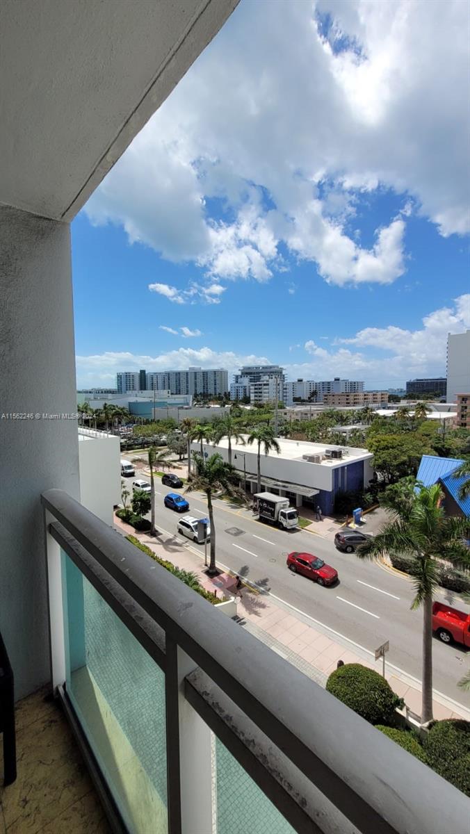 Miami Beach, Florida 33141, 1 Bedroom Bedrooms, ,1 BathroomBathrooms,Residentiallease,For Rent,A11562246