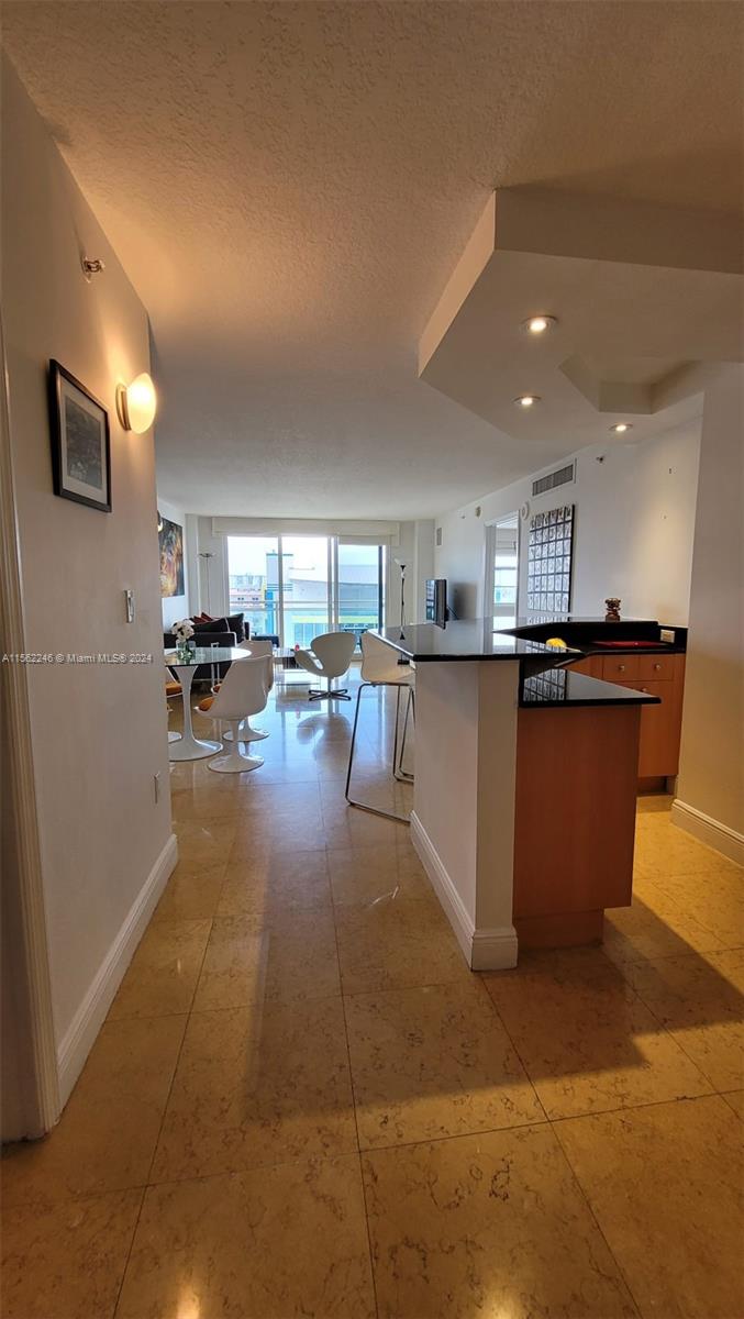 Miami Beach, Florida 33141, 1 Bedroom Bedrooms, ,1 BathroomBathrooms,Residentiallease,For Rent,A11562246