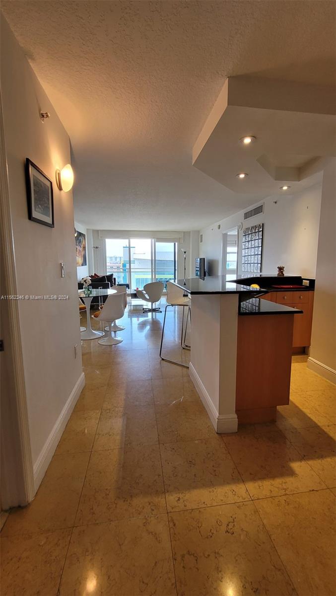 Miami Beach, Florida 33141, 1 Bedroom Bedrooms, ,1 BathroomBathrooms,Residentiallease,For Rent,A11562246
