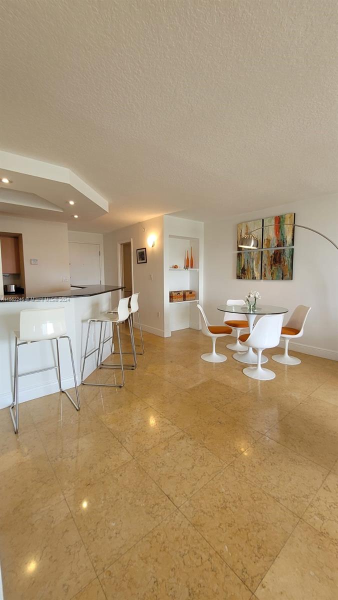 Miami Beach, Florida 33141, 1 Bedroom Bedrooms, ,1 BathroomBathrooms,Residentiallease,For Rent,A11562246