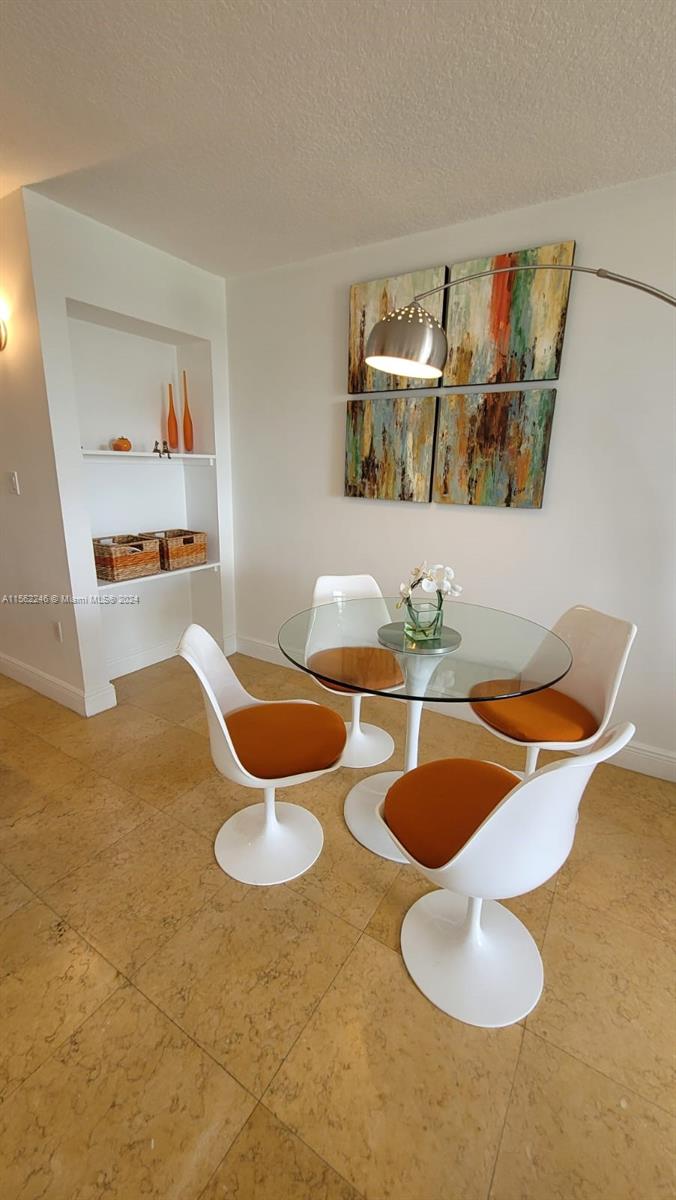 Miami Beach, Florida 33141, 1 Bedroom Bedrooms, ,1 BathroomBathrooms,Residentiallease,For Rent,A11562246