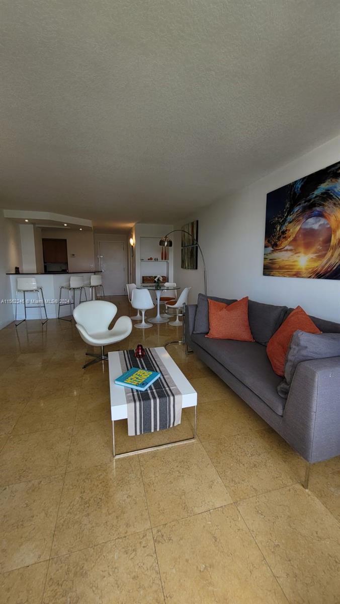 Miami Beach, Florida 33141, 1 Bedroom Bedrooms, ,1 BathroomBathrooms,Residentiallease,For Rent,A11562246