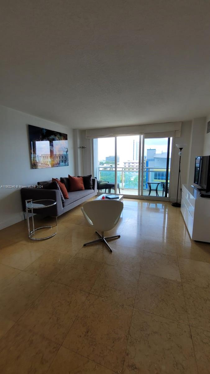 Miami Beach, Florida 33141, 1 Bedroom Bedrooms, ,1 BathroomBathrooms,Residentiallease,For Rent,A11562246