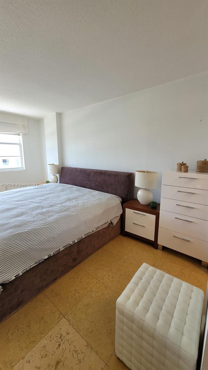 Miami Beach, Florida 33141, 1 Bedroom Bedrooms, ,1 BathroomBathrooms,Residentiallease,For Rent,A11562246