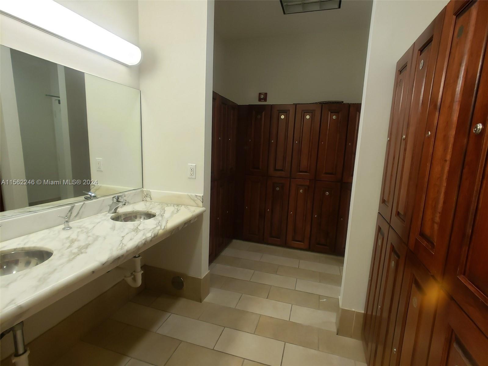 Miami Beach, Florida 33141, 1 Bedroom Bedrooms, ,1 BathroomBathrooms,Residentiallease,For Rent,A11562246